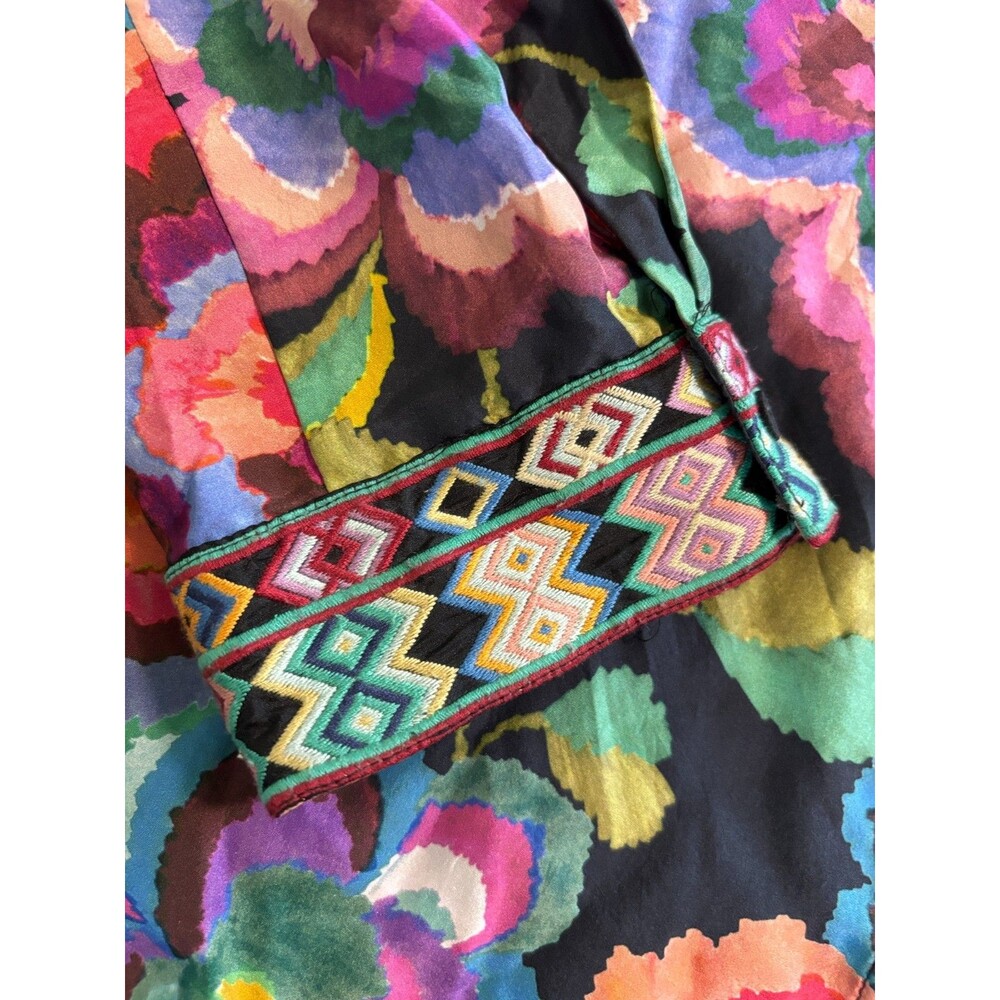Johnny Was Workshop Shirt Womens L Multicolor Floral Silk Embroidered Cuff Boho - Picture 6 of 12